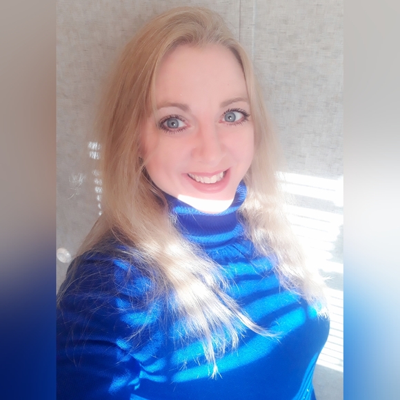 Meet your Posher, Carrie - Picture 2 of 2